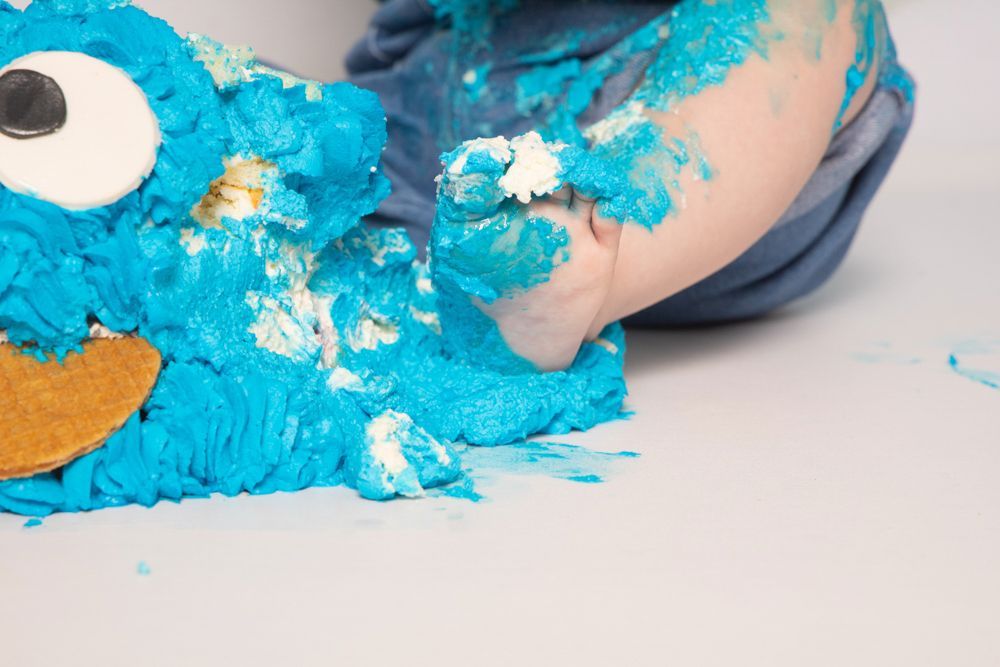 Cakesmash fotoshoot, 1 jaar foto, koekiemonster, spaghetti, nutella, bloemen, roze, blauw, peaky blinders, jungle