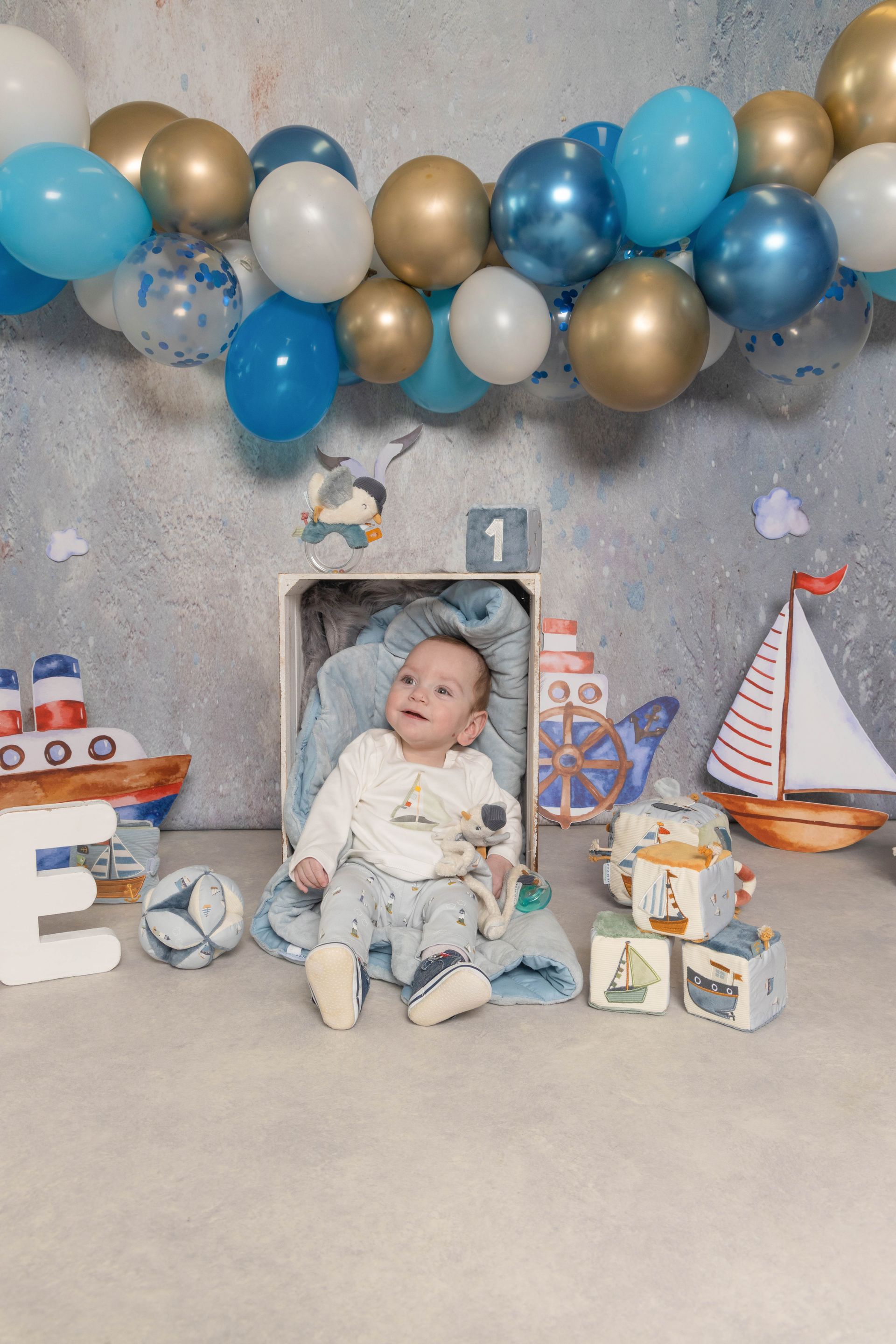 Cakesmash fotoshoot, 1 jaar foto, koekiemonster, spaghetti, nutella, bloemen, roze, blauw, peaky blinders, jungle