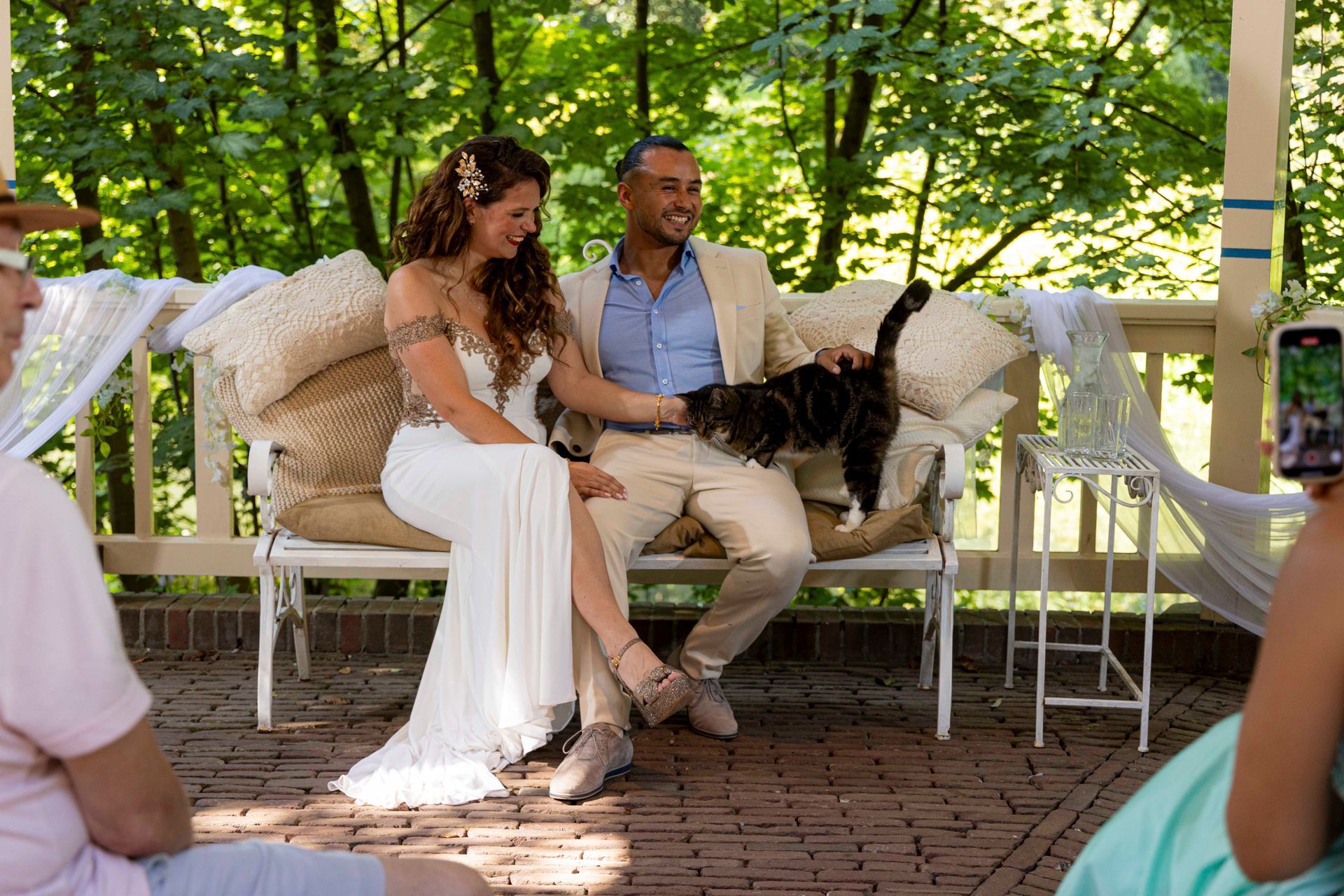 Trouwen met de leukste fotograaf op jullie huwelijk. Bruidsfotograaf Tiel en de Betuwe, maakt spontane trouwfoto's