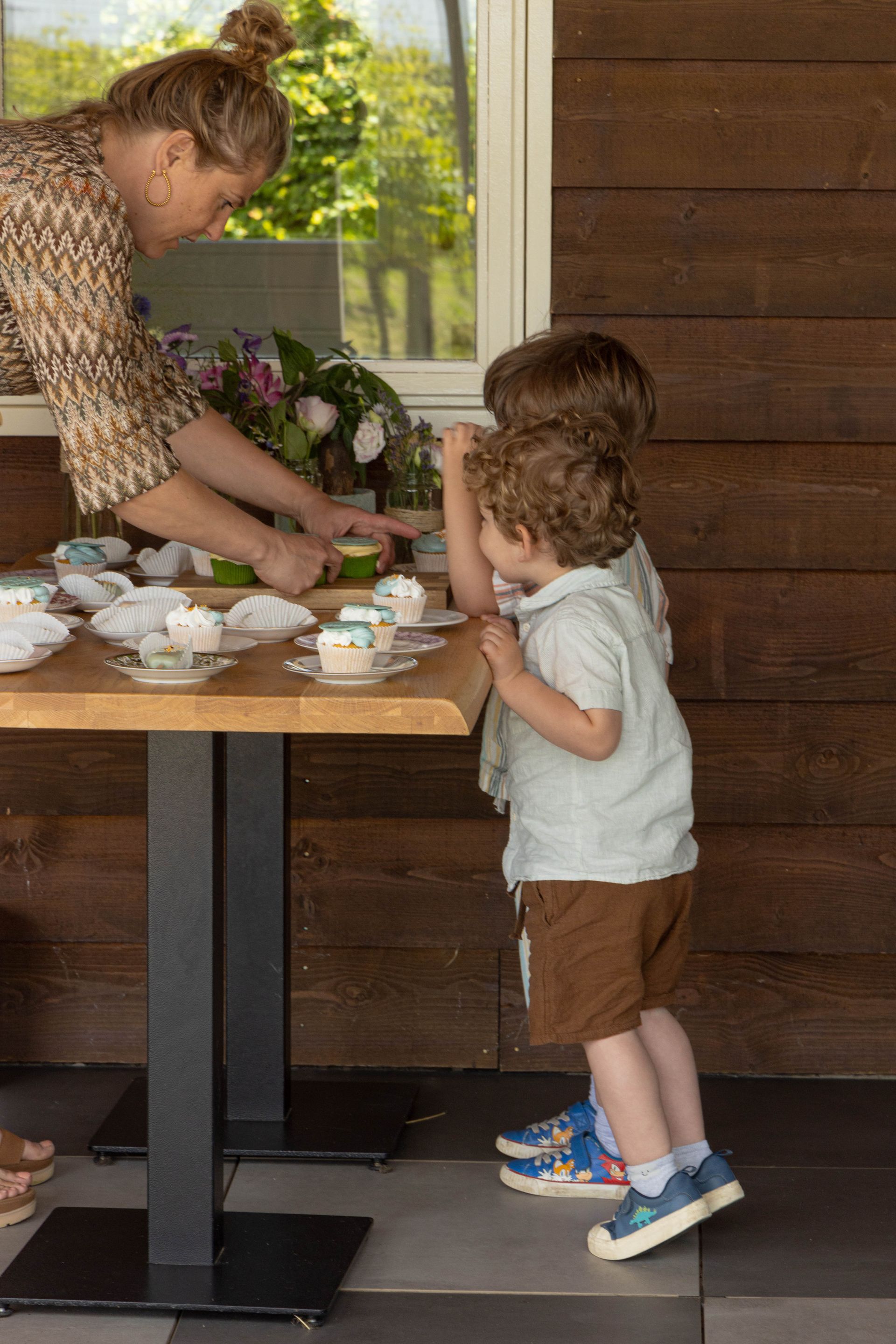 Trouwen met de leukste fotograaf op jullie huwelijk. Bruidsfotograaf Tiel en de Betuwe, maakt spontane trouwfoto's