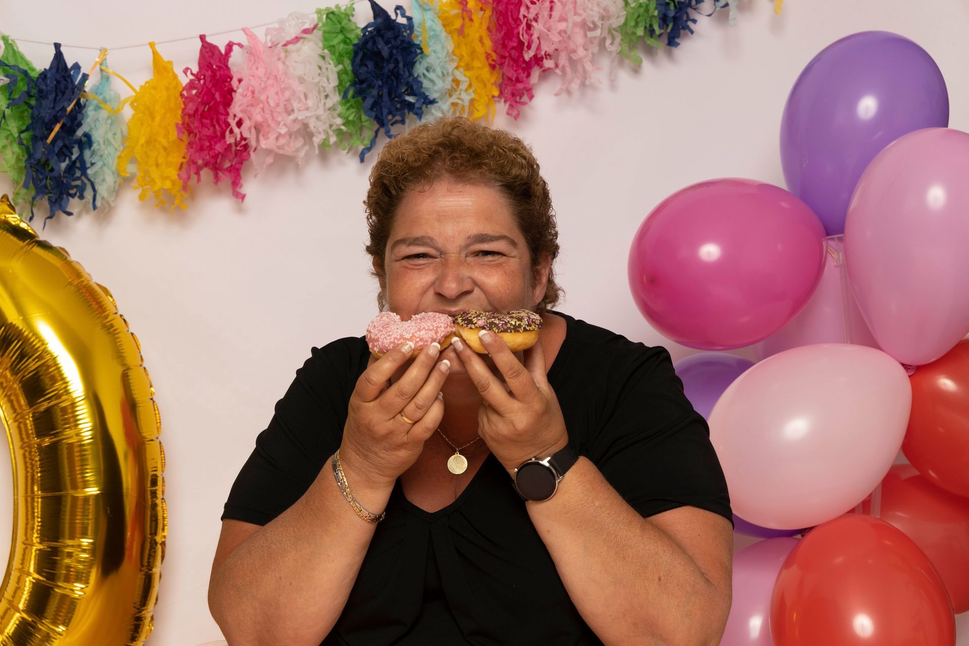 Feest, confetti, het leven is een feestje, slingers ophangen, cakesmash, hoera, 3 jaar, 4 jaar