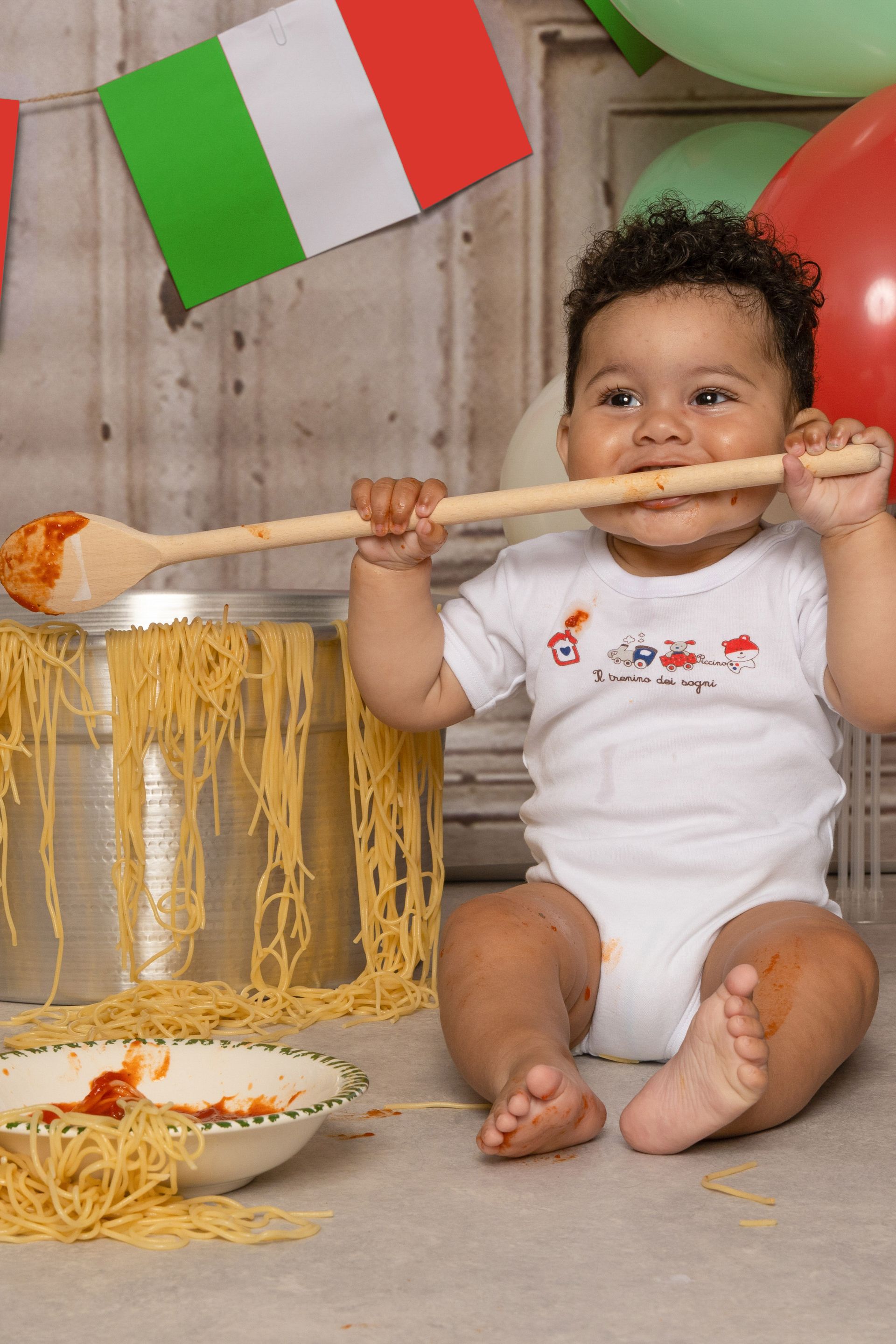 Cakesmash fotoshoot, 1 jaar foto, koekiemonster, spaghetti, nutella, bloemen, roze, blauw, peaky blinders, jungle