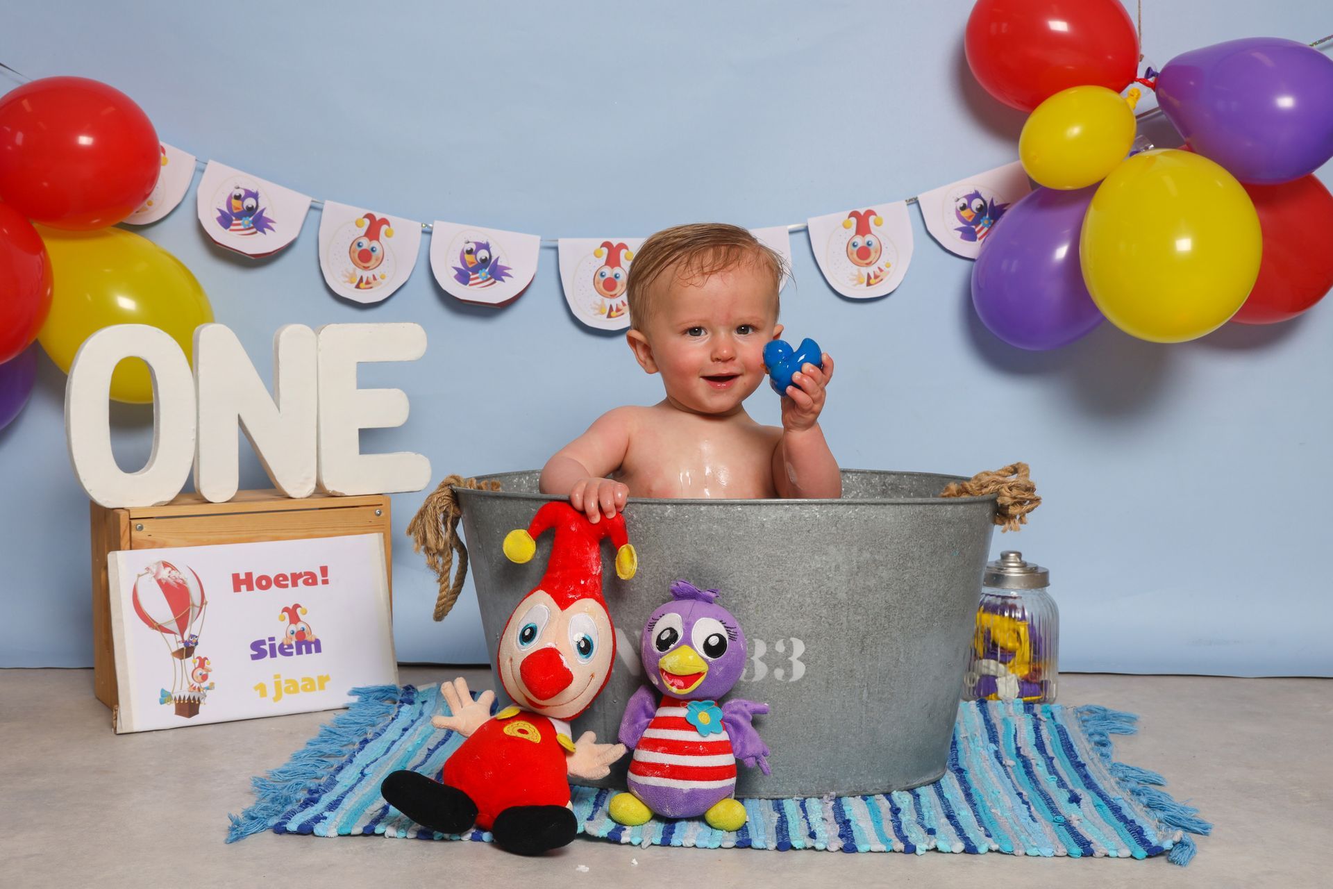 Cakesmash fotoshoot, 1 jaar foto, koekiemonster, spaghetti, nutella, bloemen, roze, blauw, peaky blinders, jungle