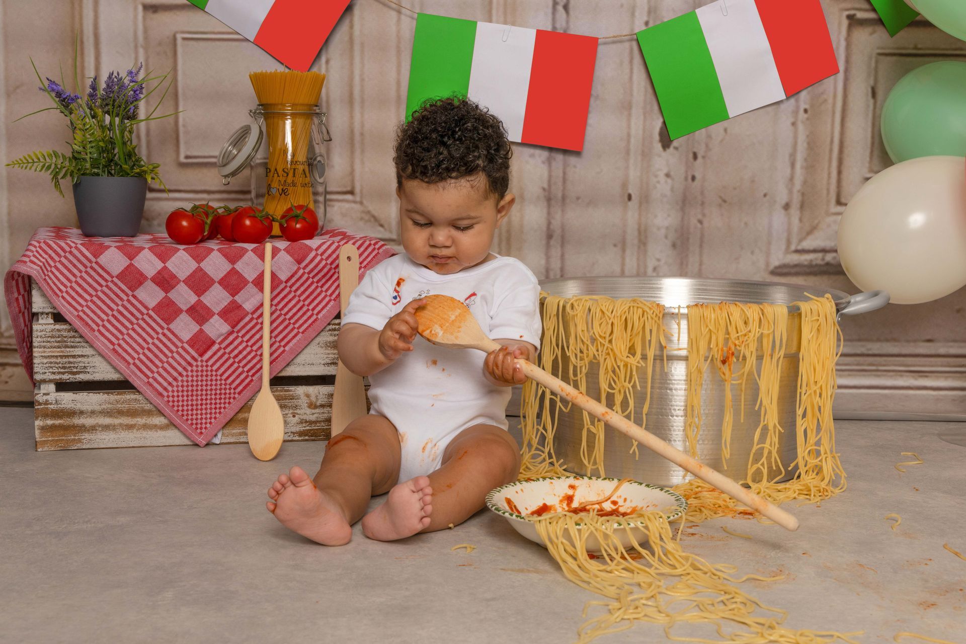 Cakesmash fotoshoot, 1 jaar foto, koekiemonster, spaghetti, nutella, bloemen, roze, blauw, peaky blinders, jungle