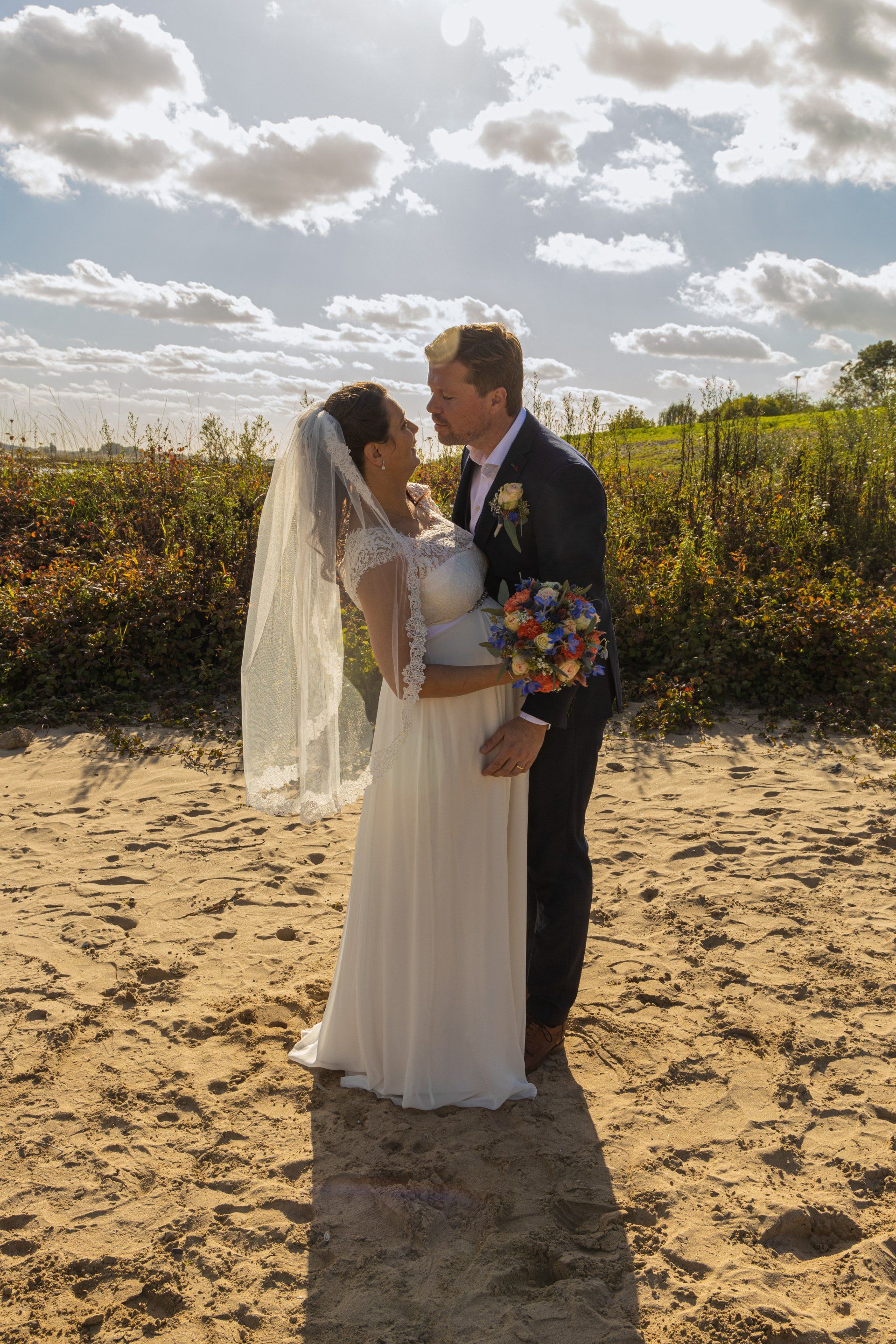 strand, trouwfoto, trouwen, liefde, trouwfotograaf, Lisenka Pauw Fotografie