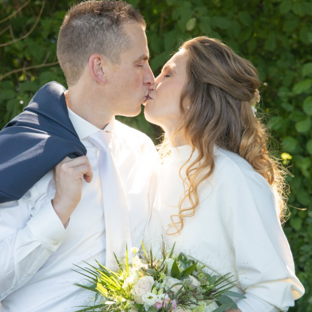Trouwen met de leukste fotograaf op jullie huwelijk. Bruidsfotograaf Tiel en de Betuwe, maakt spontane trouwfoto's