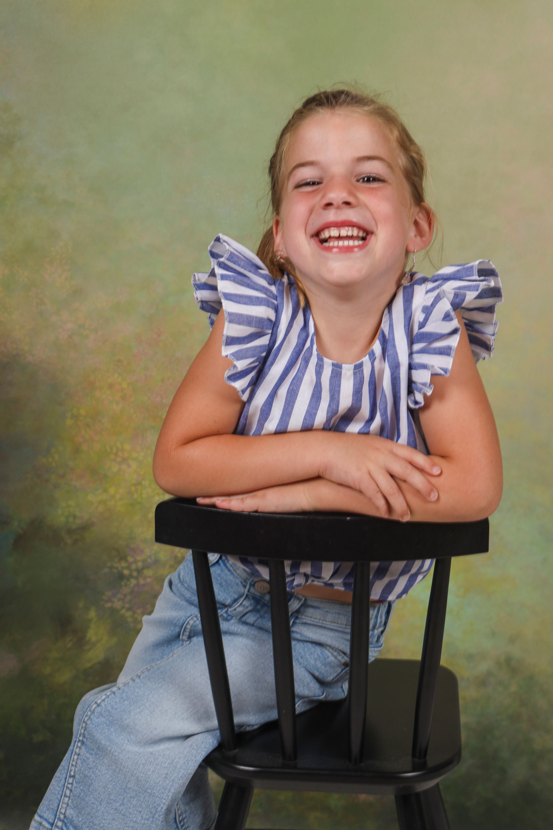 schoolfoto, schoolfotograaf, de leukste schoolfoto, leuke schoolfoto's, basisschool, kinderdagverblijf, groene achtergrond