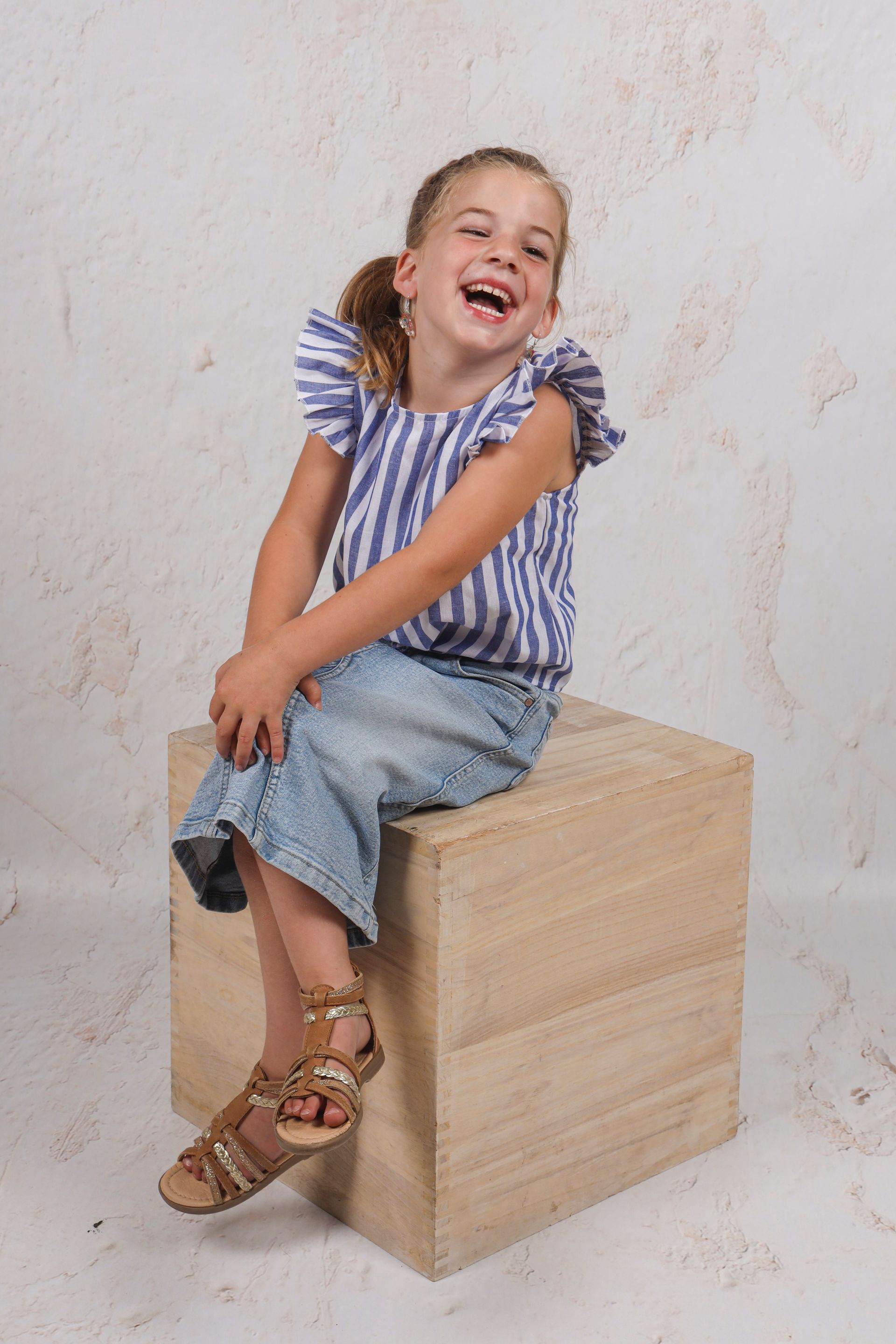 schoolfoto, schoolfotograaf, de leukste schoolfoto, leuke schoolfoto's, basisschool, kinderdagverblijf, witte achtergrond