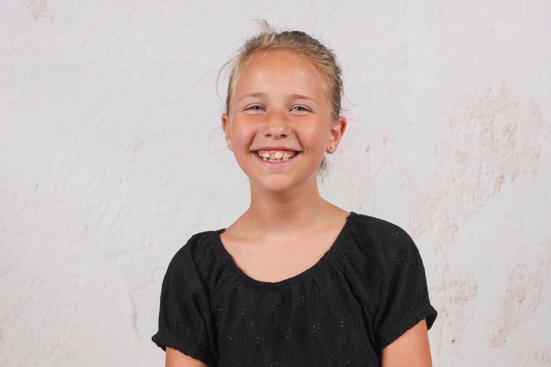 schoolfoto, schoolfotograaf, de leukste schoolfoto, leuke schoolfoto's, basisschool, kinderdagverblijf, witte achtergrond