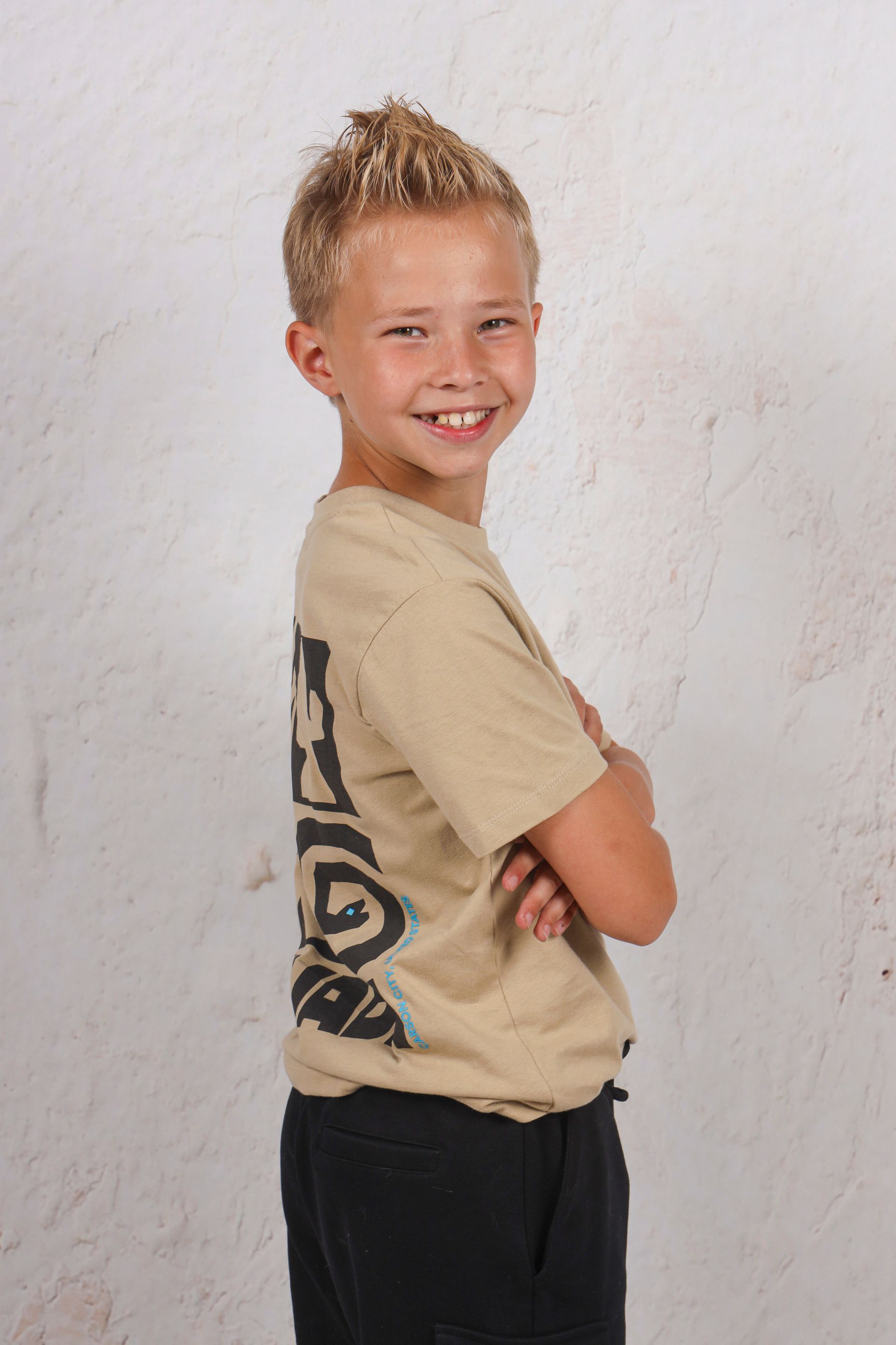 schoolfoto, schoolfotograaf, de leukste schoolfoto, leuke schoolfoto's, basisschool, kinderdagverblijf, witte achtergrond