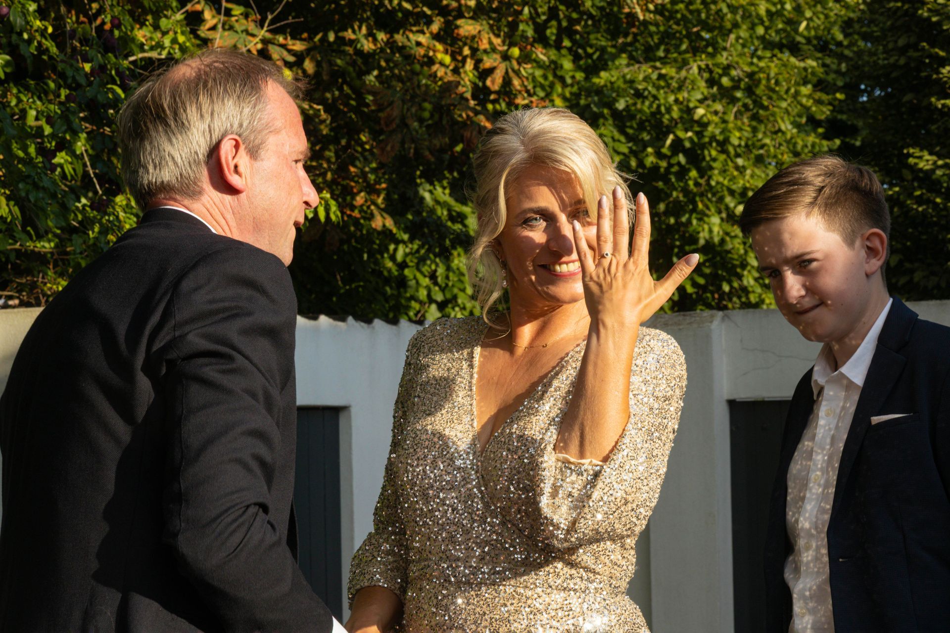 Trouwen met de leukste fotograaf op jullie huwelijk. Bruidsfotograaf Tiel en de Betuwe, maakt spontane trouwfoto's
