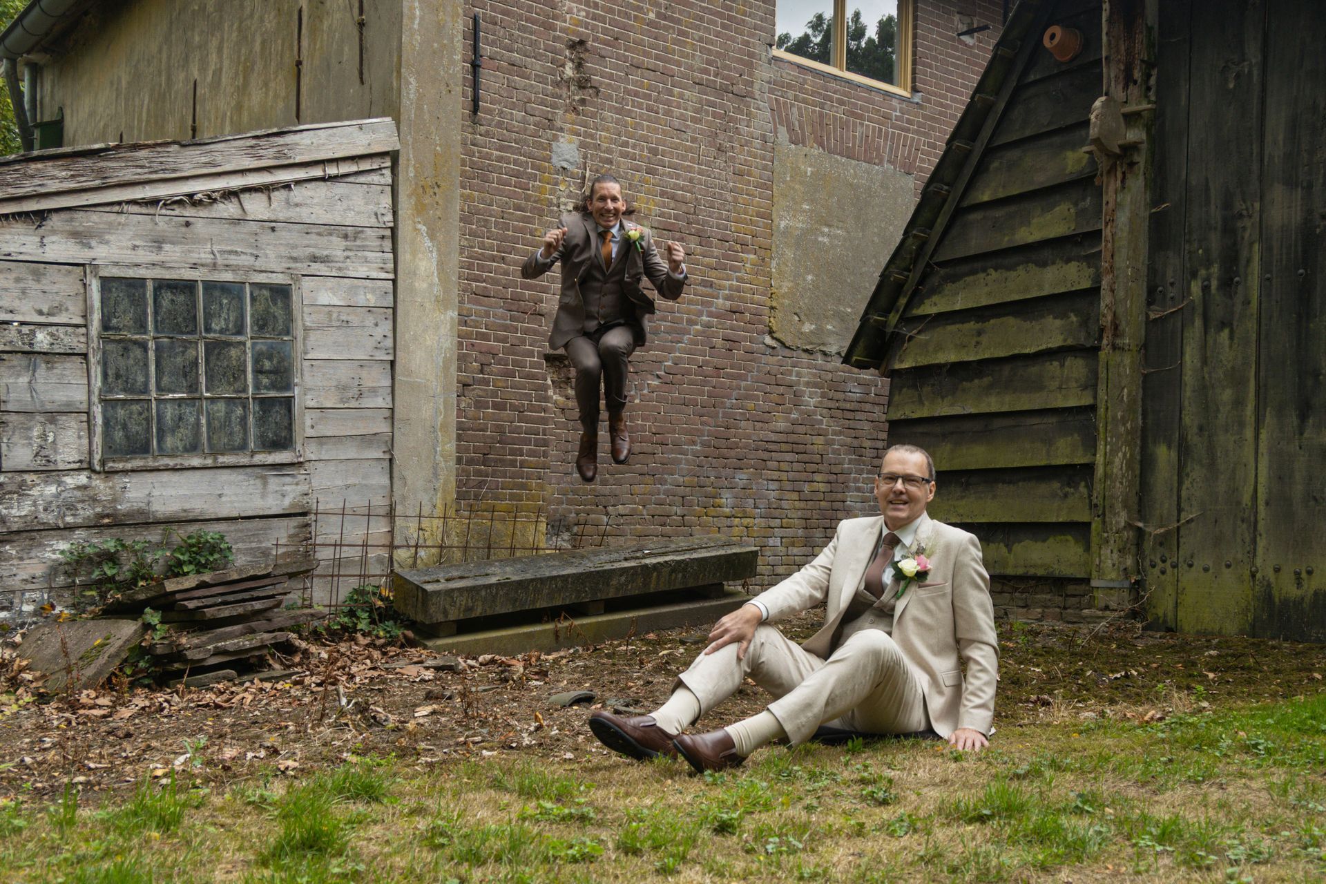 Trouwen met de leukste fotograaf op jullie huwelijk. Bruidsfotograaf Tiel en de Betuwe, maakt spontane trouwfoto's