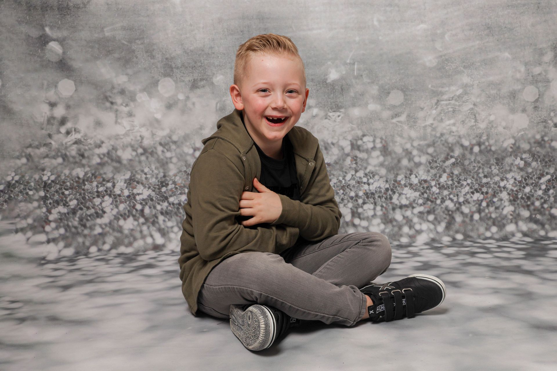 Schoolfoto, leuke schoolfoto, de leukste schoolfotograaf, broer/zus foto op school