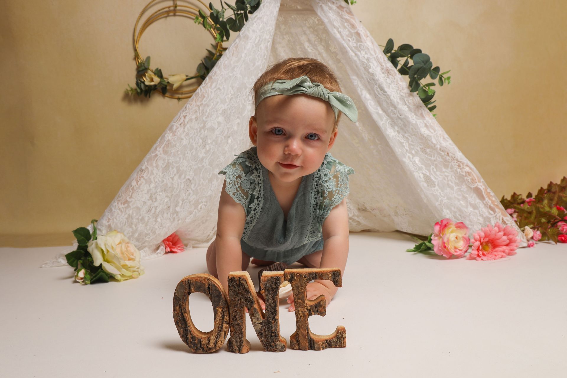 Cakesmash fotoshoot, 1 jaar foto, koekiemonster, spaghetti, nutella, bloemen, roze, blauw, peaky blinders, jungle