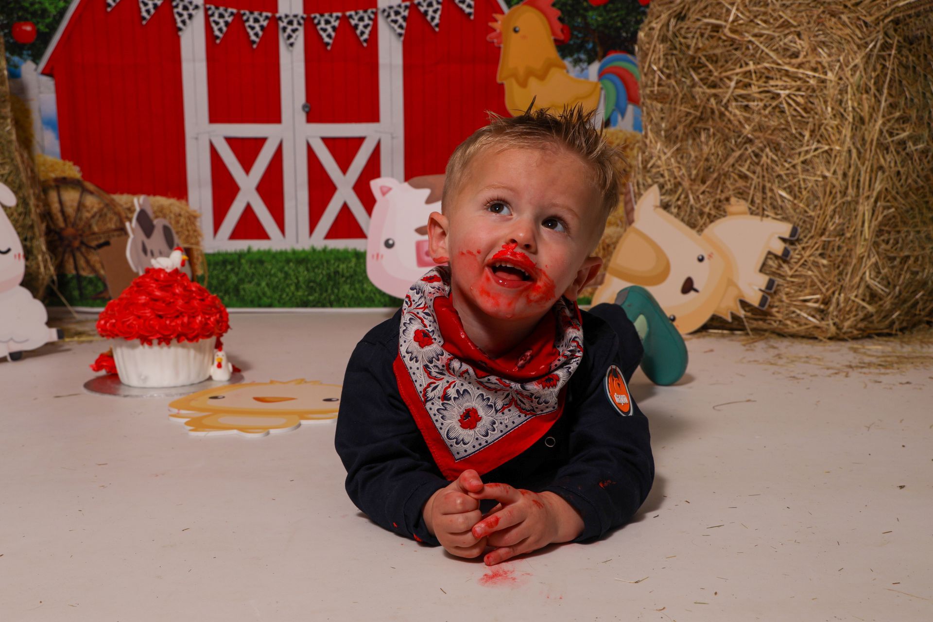 Cakesmash fotoshoot, 1 jaar foto, koekiemonster, spaghetti, nutella, bloemen, roze, blauw, peaky blinders, jungle