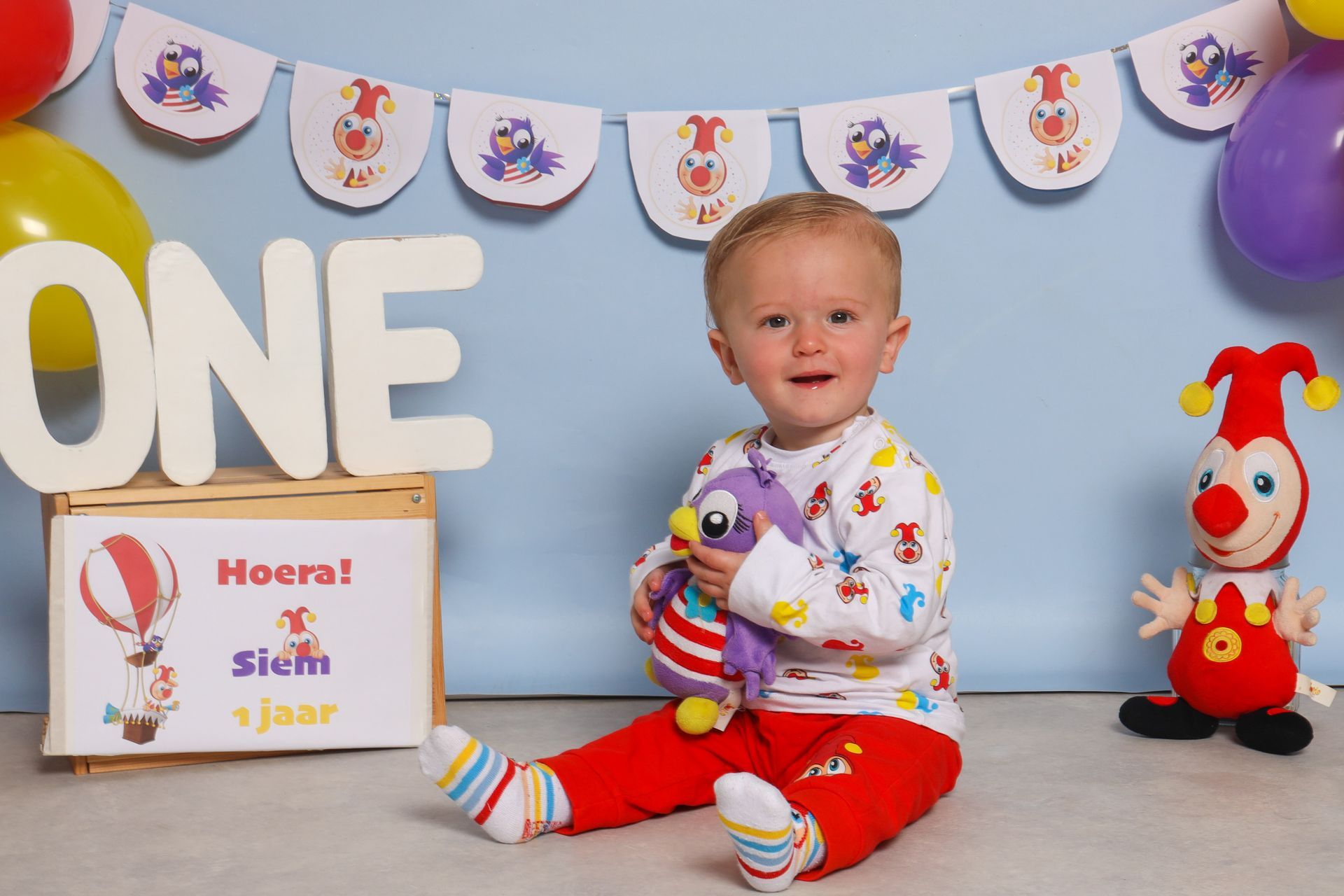 Cakesmash fotoshoot, 1 jaar foto, koekiemonster, spaghetti, nutella, bloemen, roze, blauw, peaky blinders, jungle