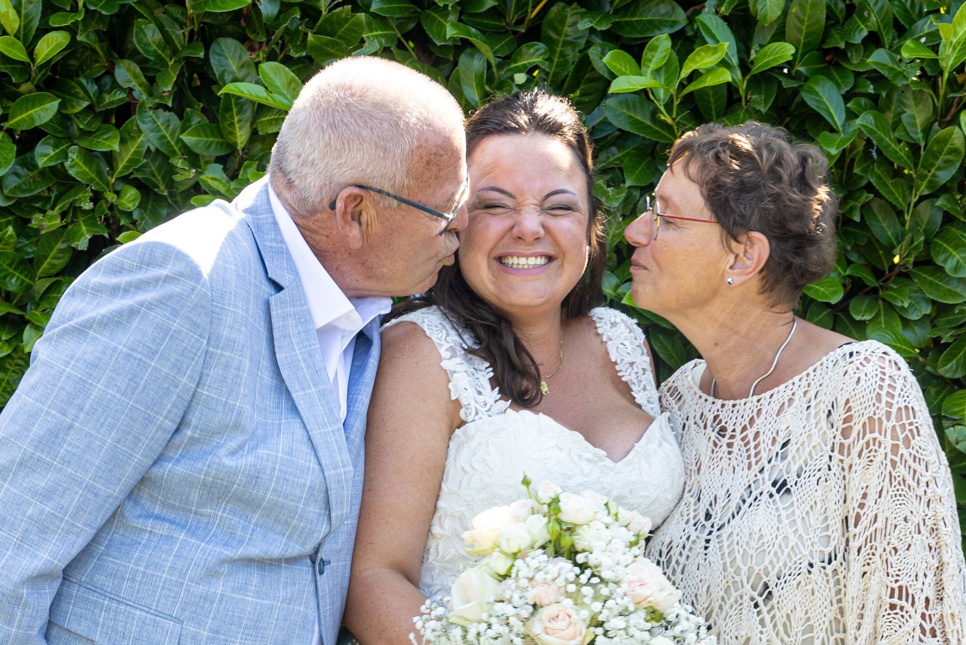 bruidspaar, trouwen, kus van ouders