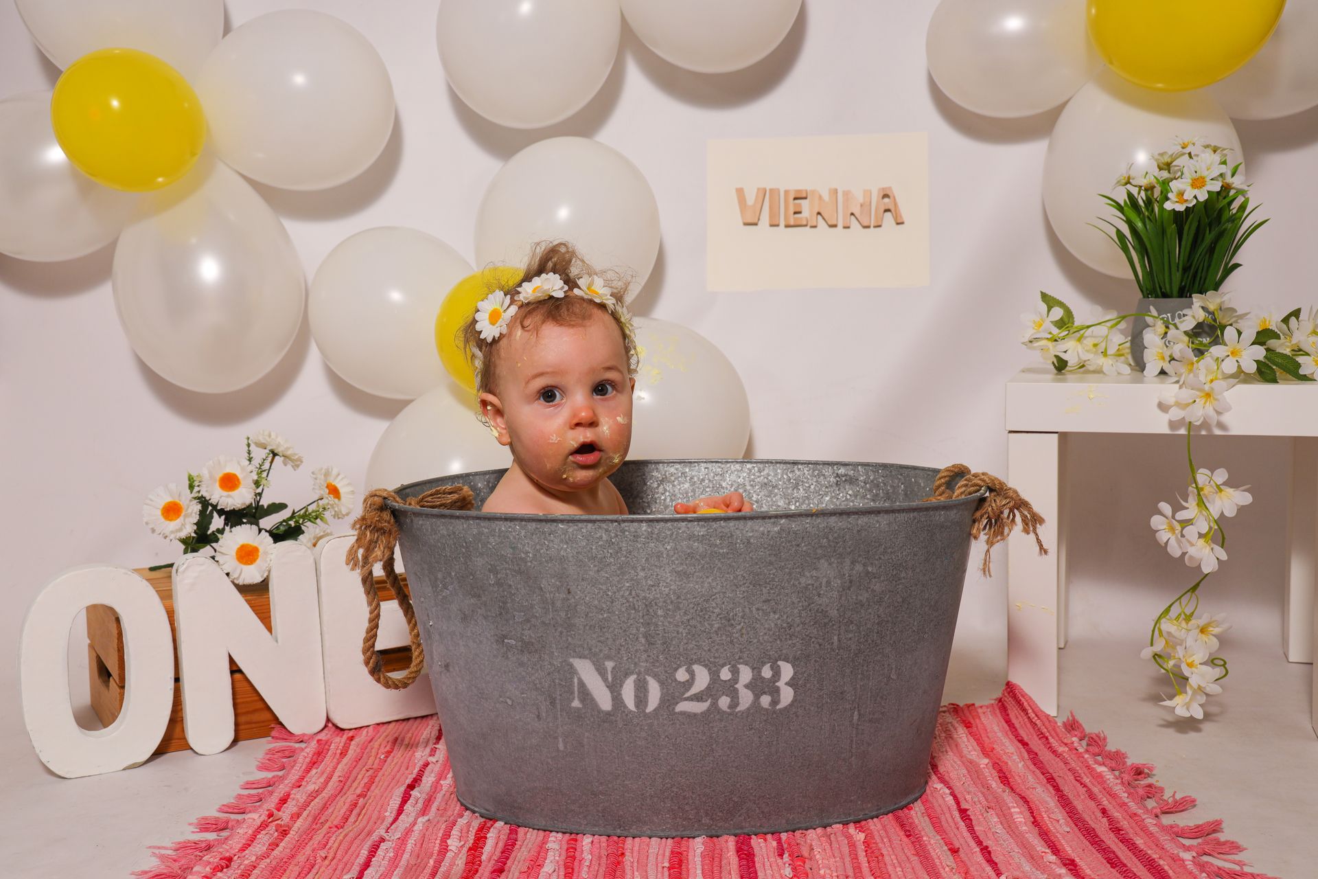 Cakesmash fotoshoot, 1 jaar foto, koekiemonster, spaghetti, nutella, bloemen, roze, blauw, peaky blinders, jungle
