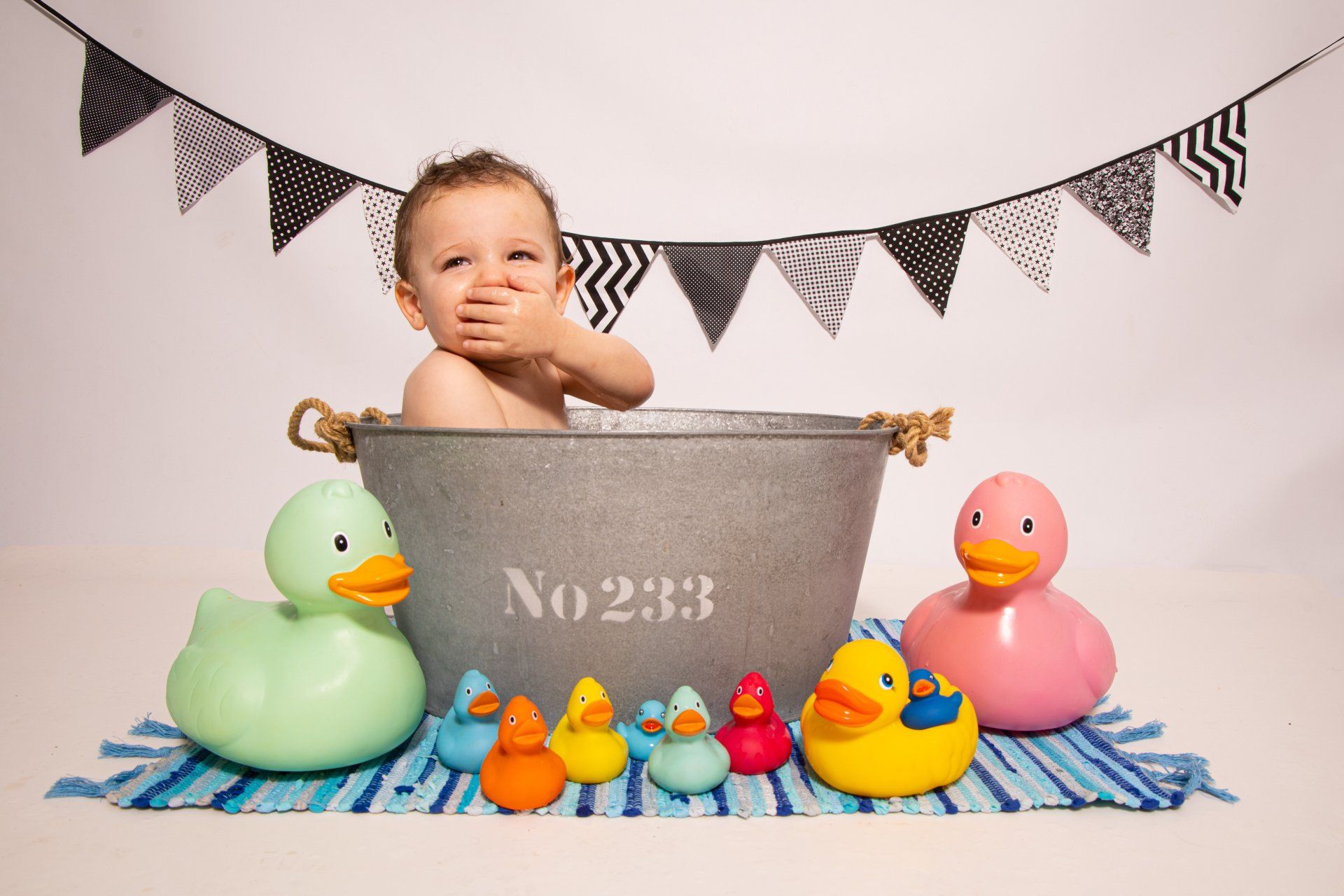 Cakesmash fotoshoot, 1 jaar foto, koekiemonster, spaghetti, nutella, bloemen, roze, blauw, peaky blinders, jungle