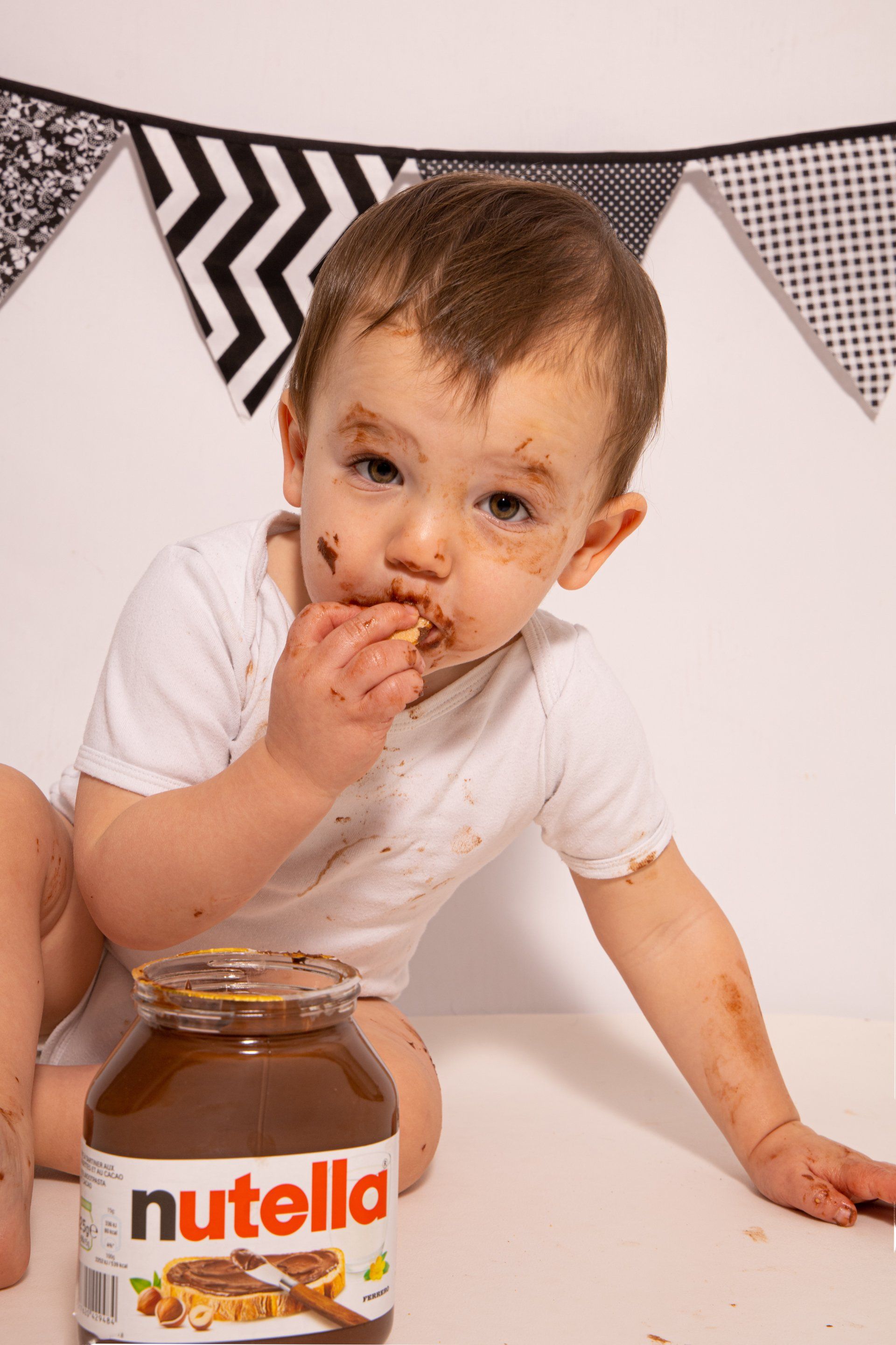 Cakesmash fotoshoot, 1 jaar foto, koekiemonster, spaghetti, nutella, bloemen, roze, blauw, peaky blinders, jungle