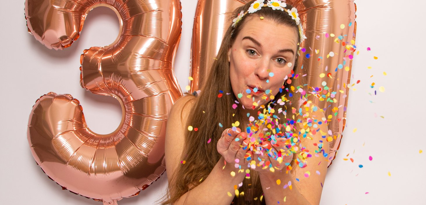Feest, confetti 30ste verjaardag, het leven is een feestje, slingers ophangen, cakesmash, hoera