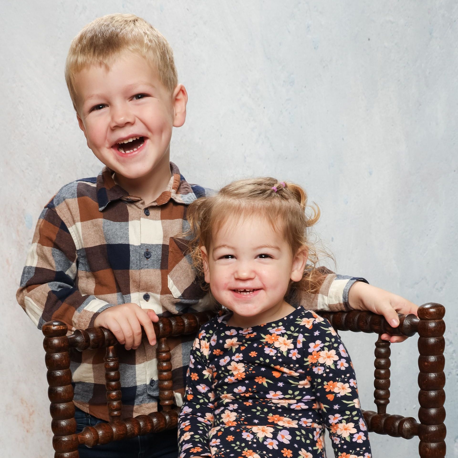 Wat je vooral niet moet zeggen tegen je kindje bij een fotoshoot, vrolijke foto, blije foto, leuke foto