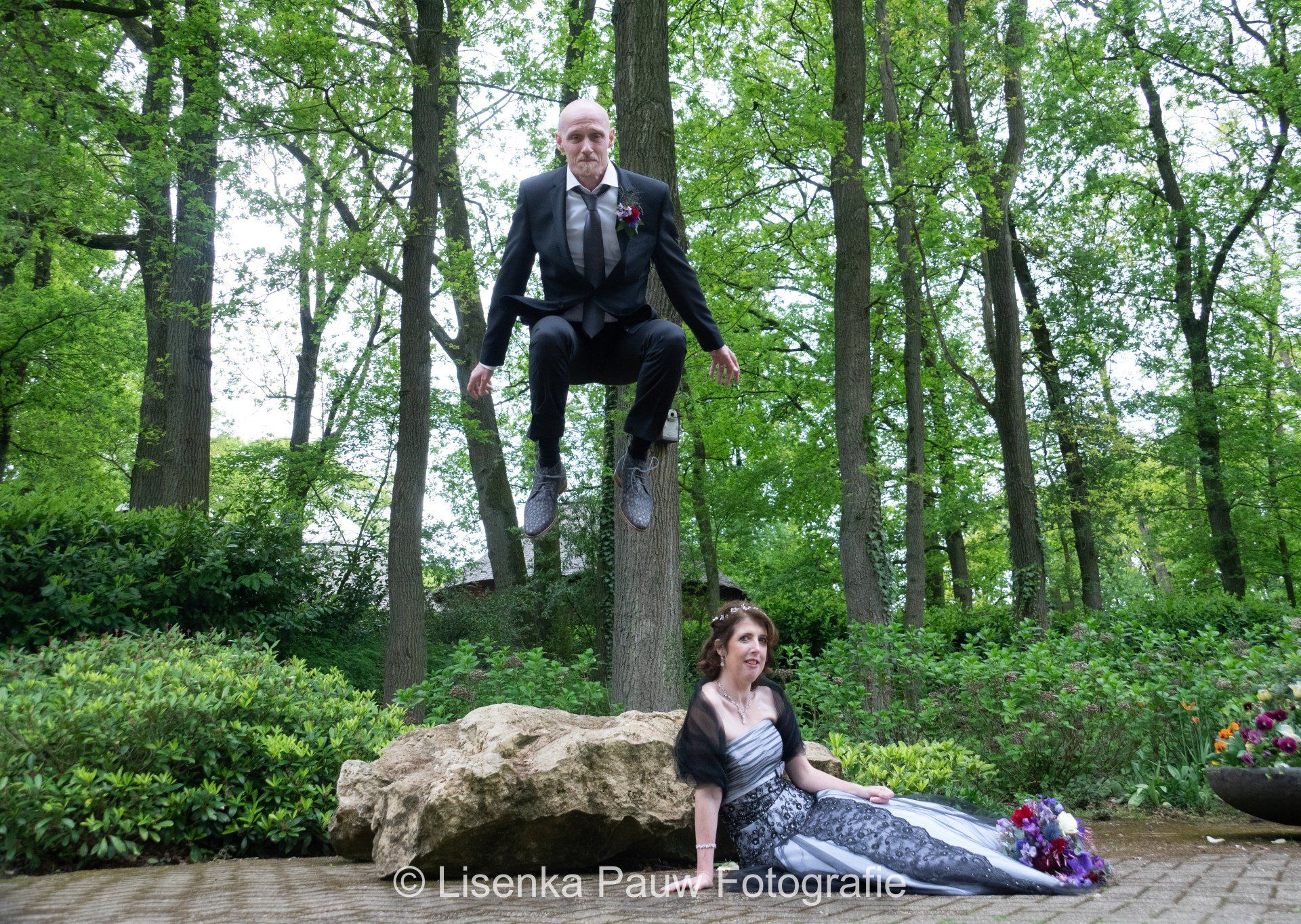 trouwfoto springen, trouwen, liefde, trouwfotograaf, Lisenka Pauw Fotografie