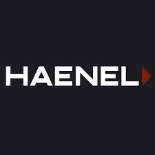 Logotip haenel je na črnem ozadju.