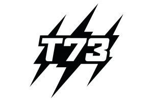 Črno-bel logotip s tremi strelami in številko t73.