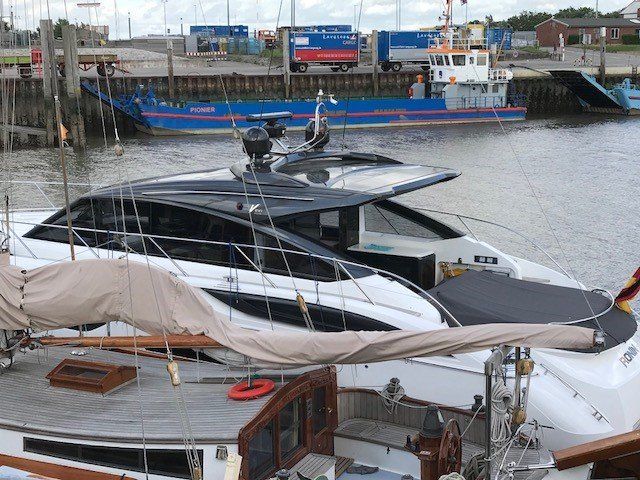 Berth Glaze International, Princess Y88, chemically toughened, toughened glass, installation, yacht sunroofs, electrical sunroofs