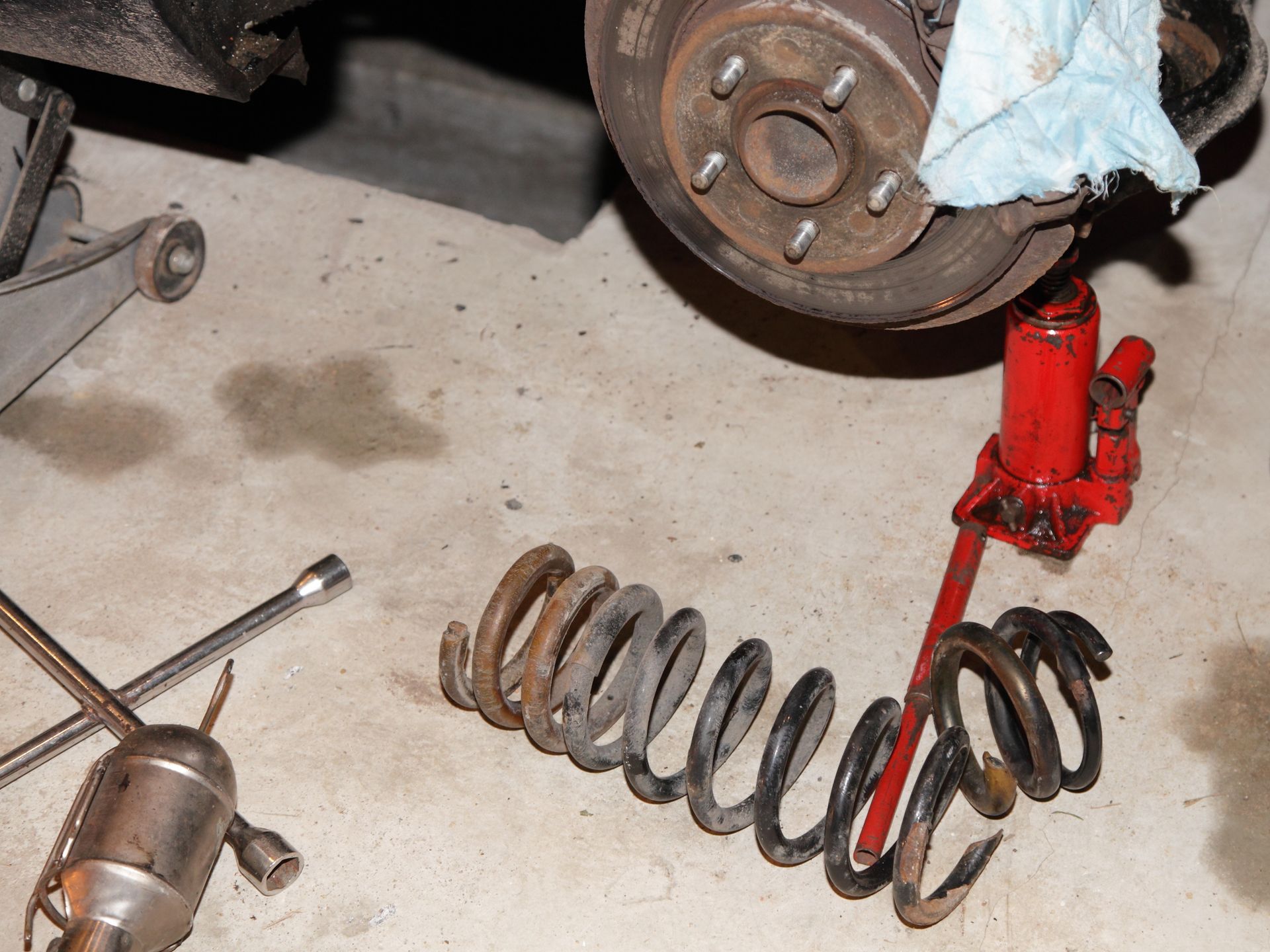 How To Tell If Your Car Needs Suspension Repair Before It Gets Worse | Autotrend Auto Repair