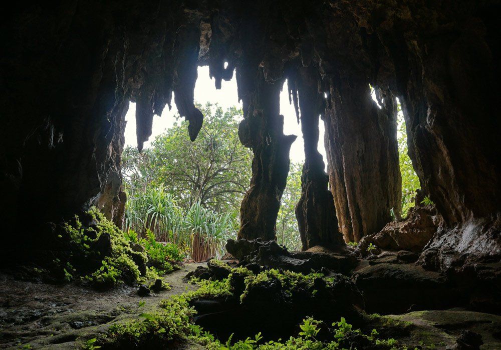 Rurutu limestone caves