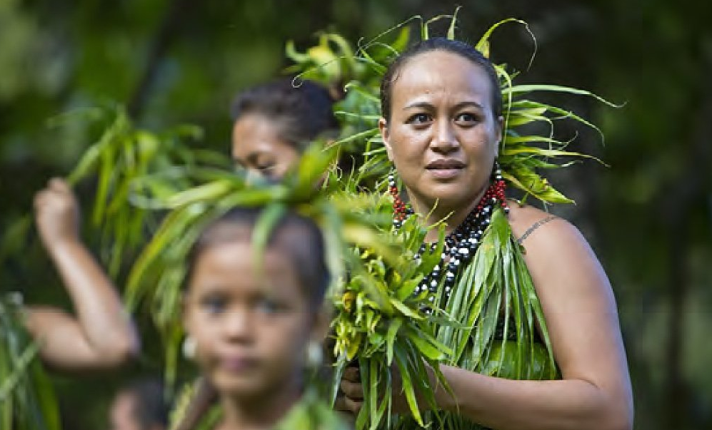 traditional rurutu natives