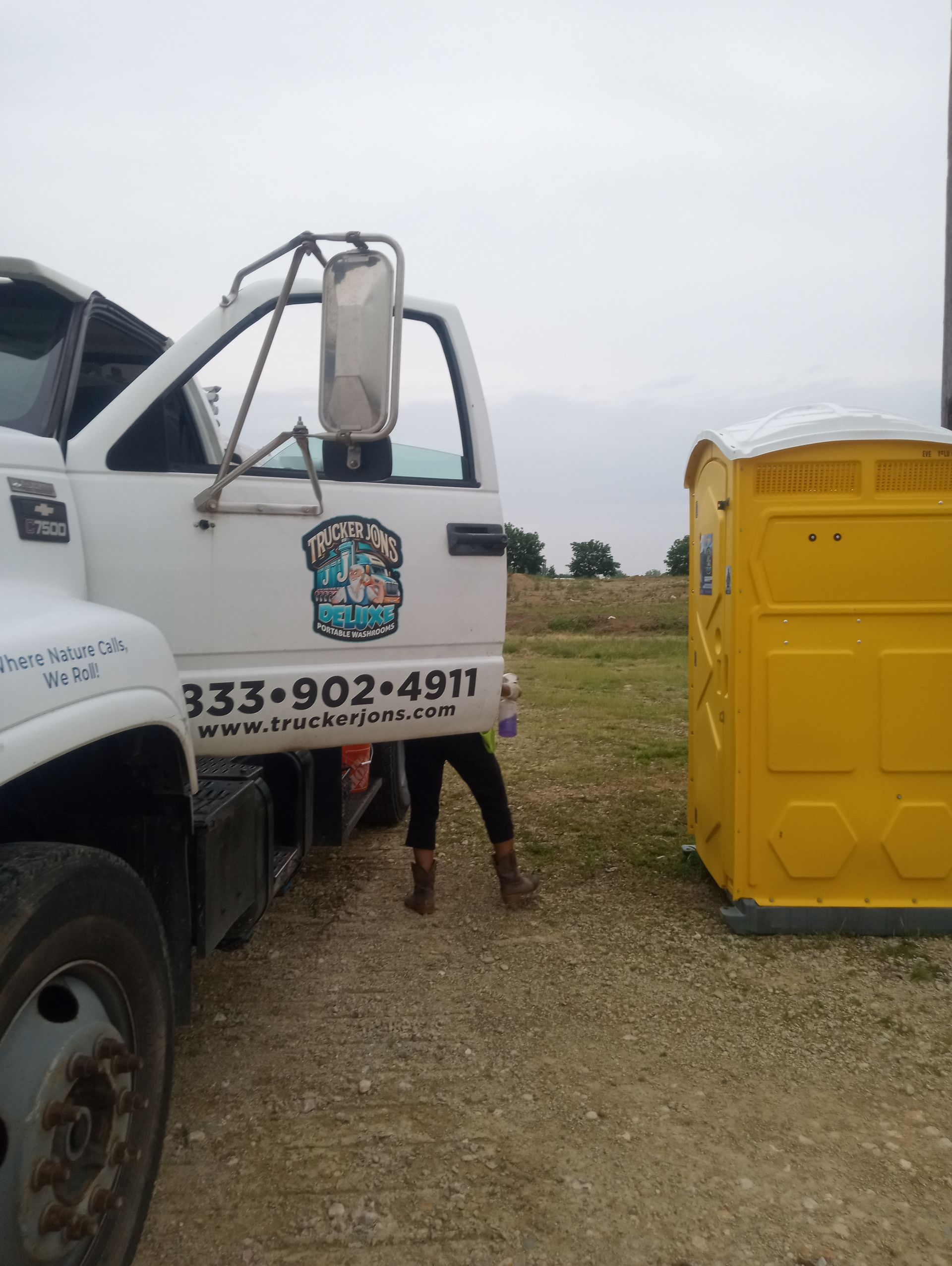 How Much Does Premium Portable Restroom Rental Cost Per Day?