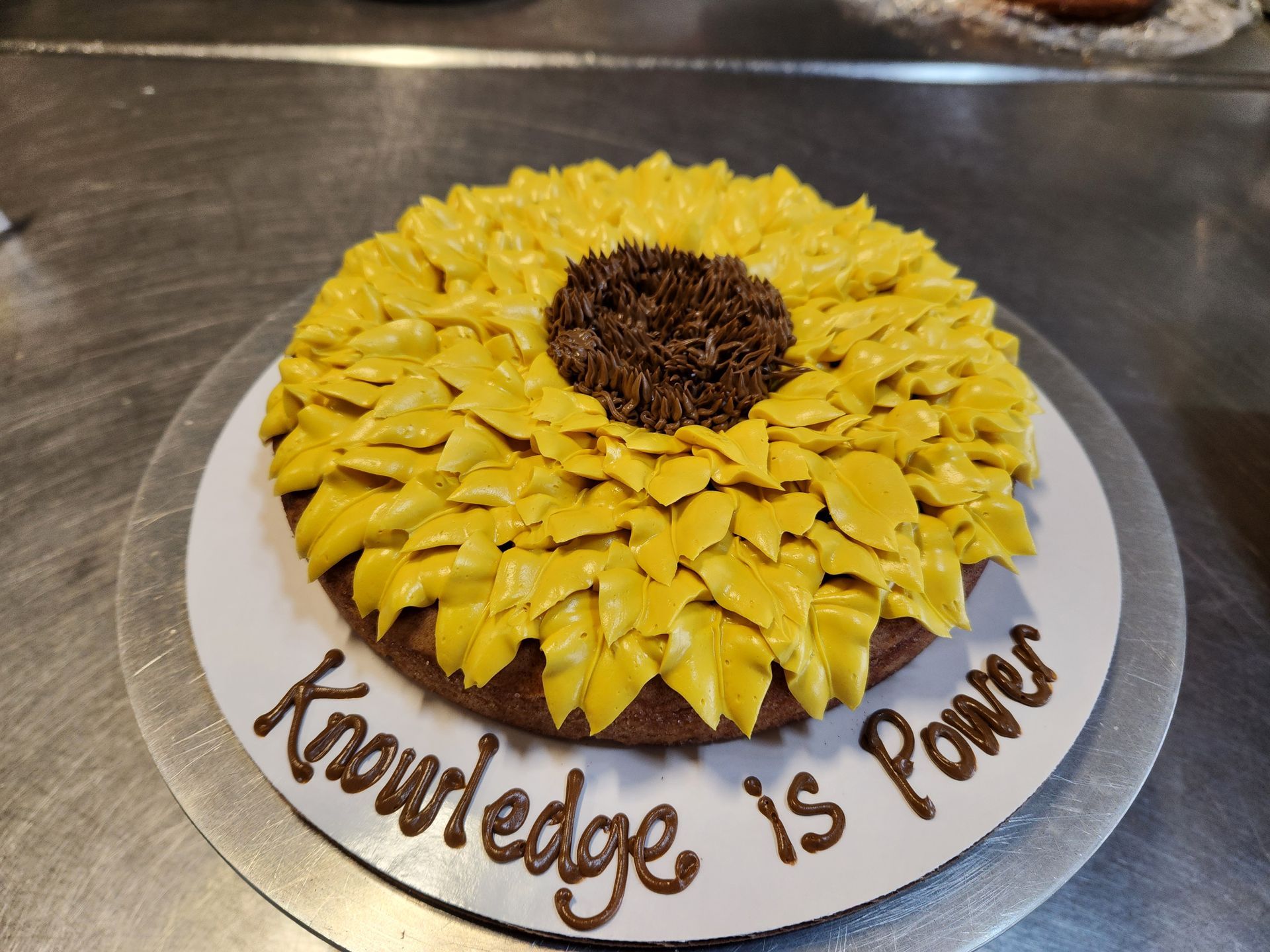 A cake that says knowledge is power on it