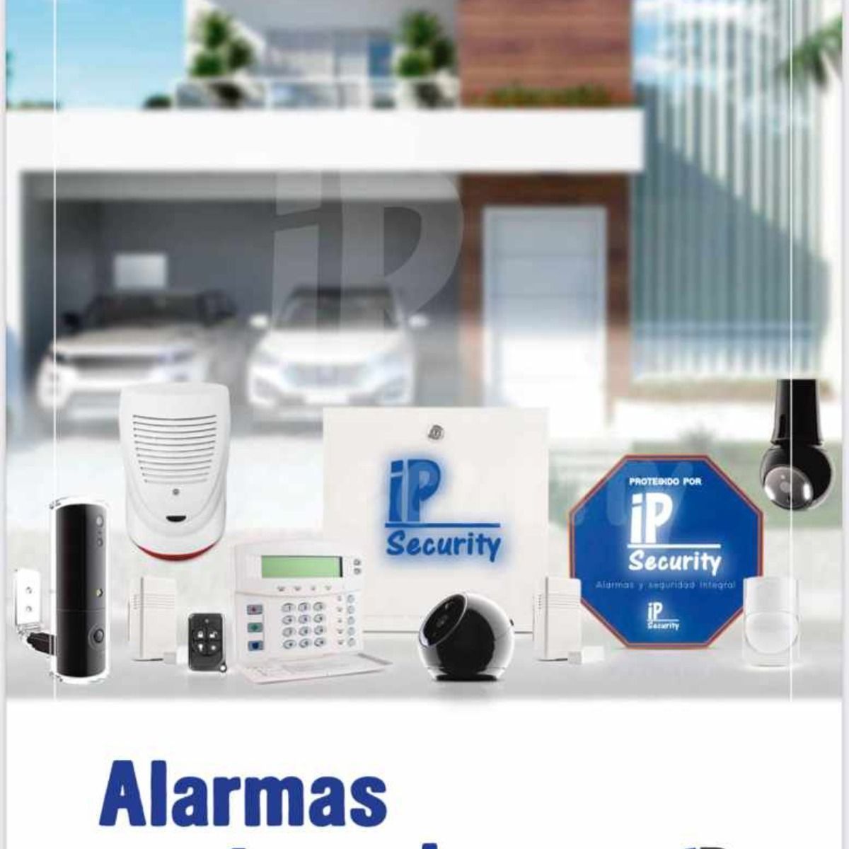 Un hombre está arreglando un parabrisas de un coche con un destornillador.