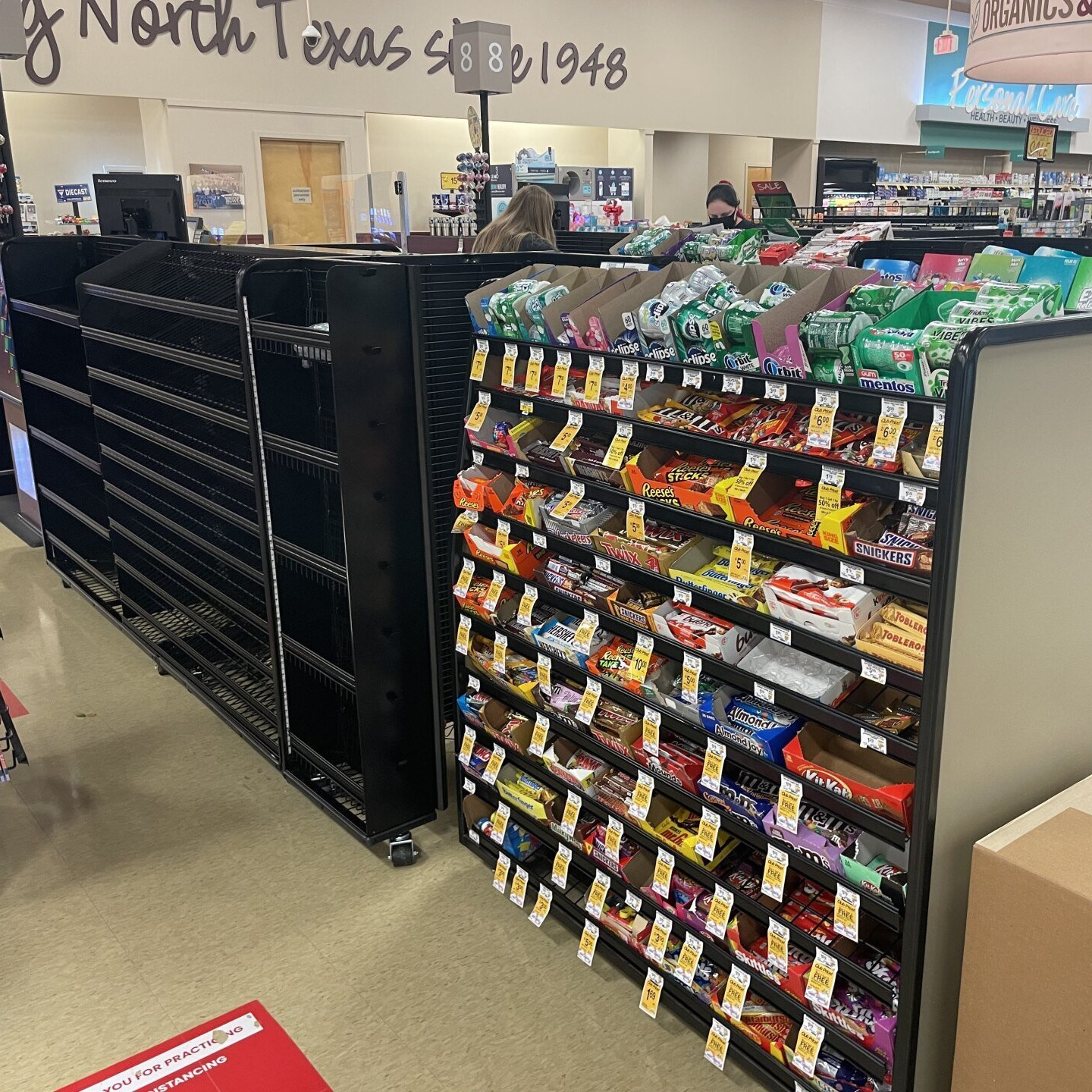 A grocery store with a sign that says north texas