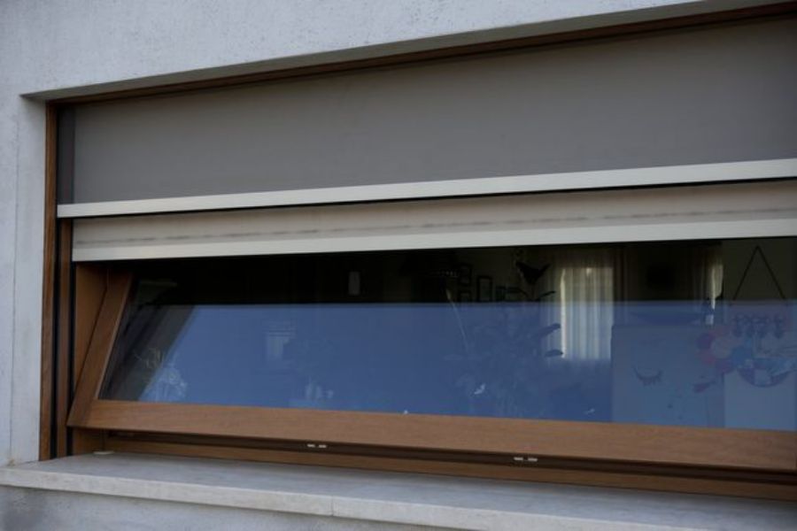 finestra apertura superiore