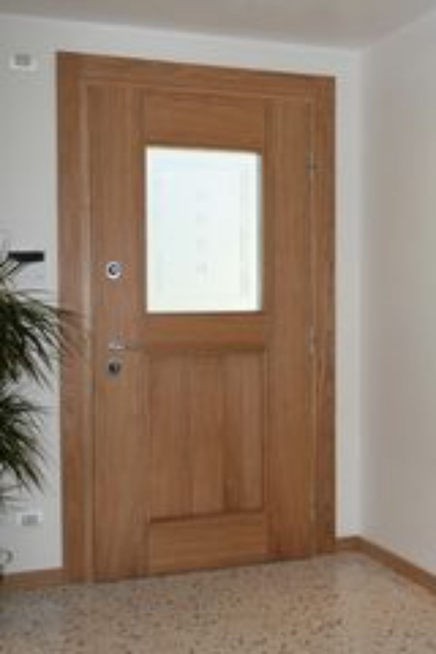 porta in legno con vetro