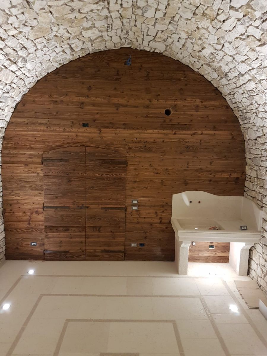 dettagli portone in legno