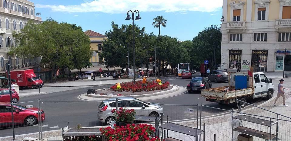rotonda con aiuola