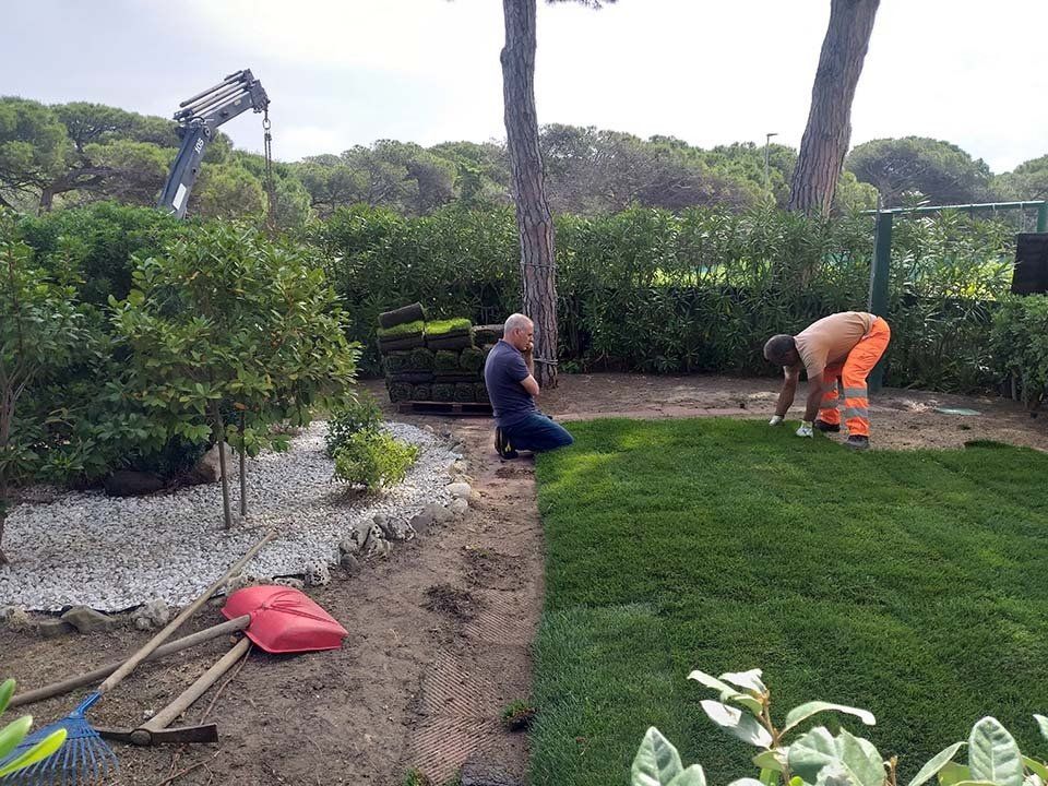 giardino privato con prato