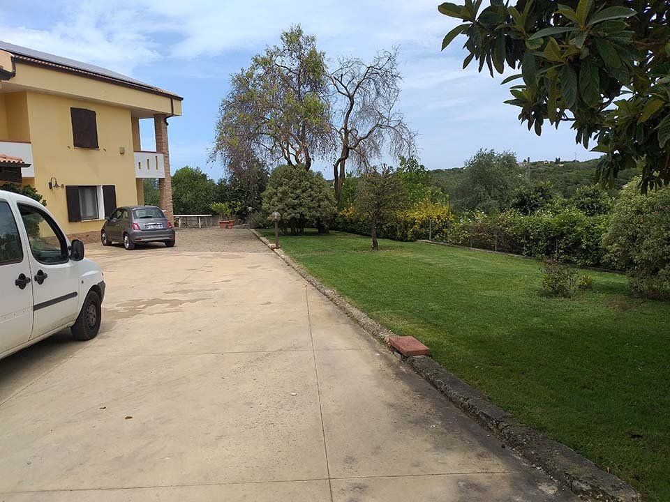 villetta con giardino