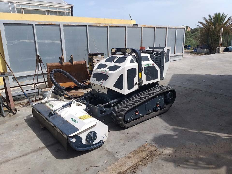 cingolato per lavorare il terreno