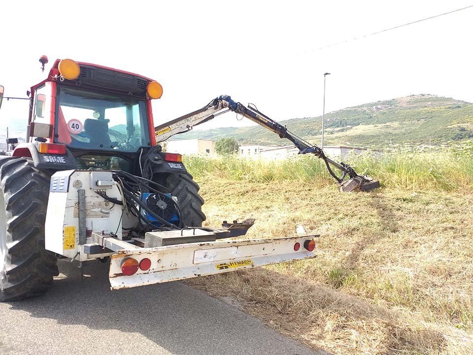 mezzi per pulizia campi erbosi