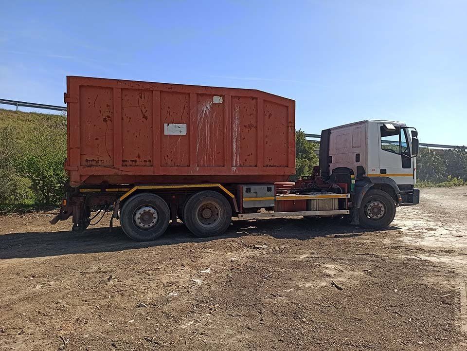 mezzo con cassone scarrabile