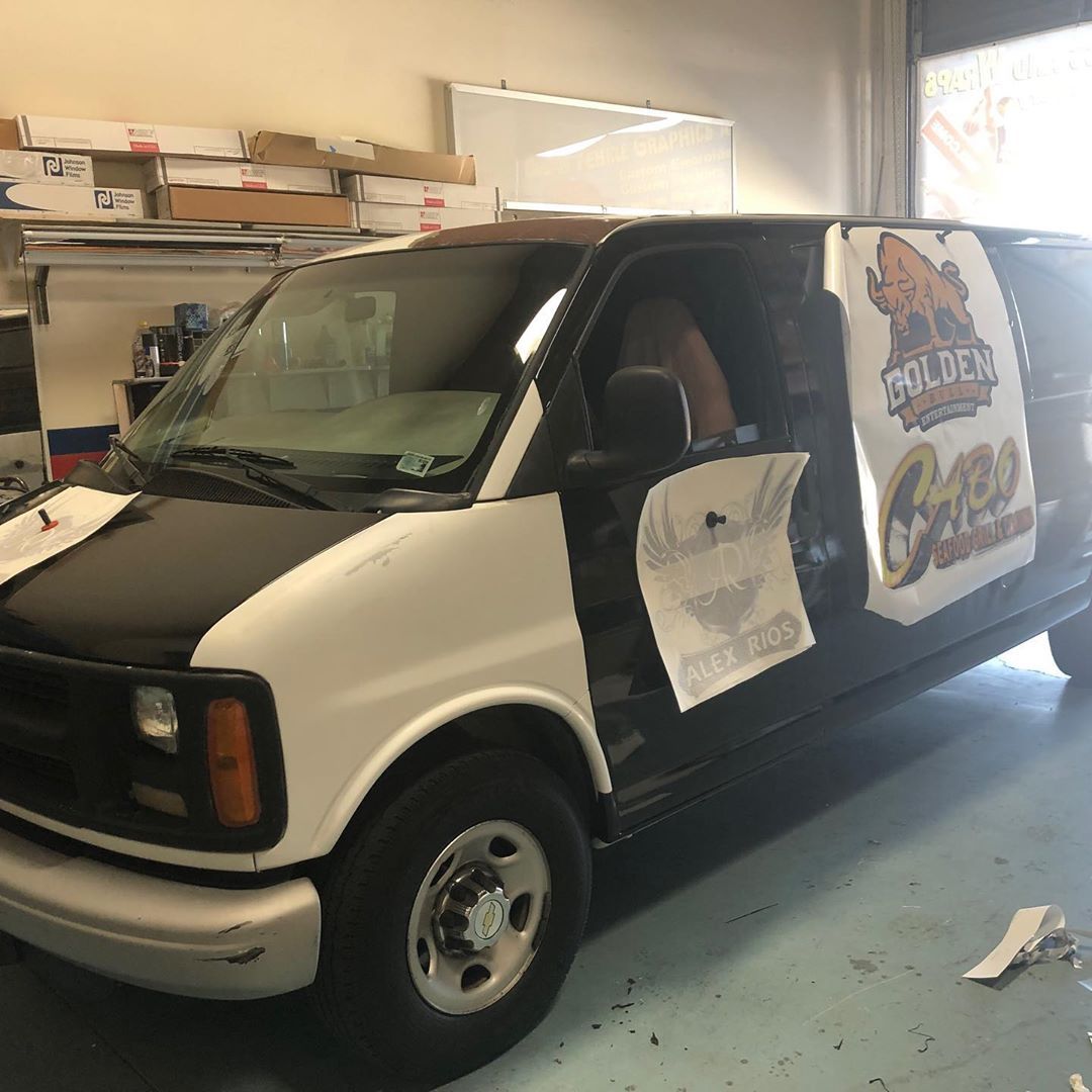 A black and white van with the word bulldog on the side