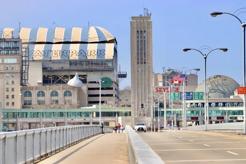 A large building with the word skyline on it