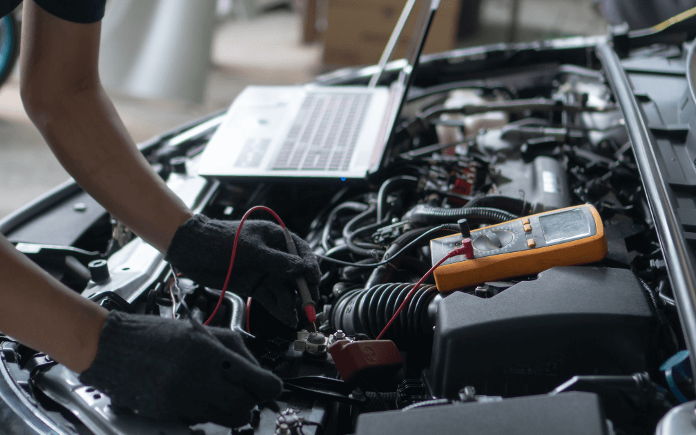 a mechanic doing an engine diagnostic in Odessa Texas