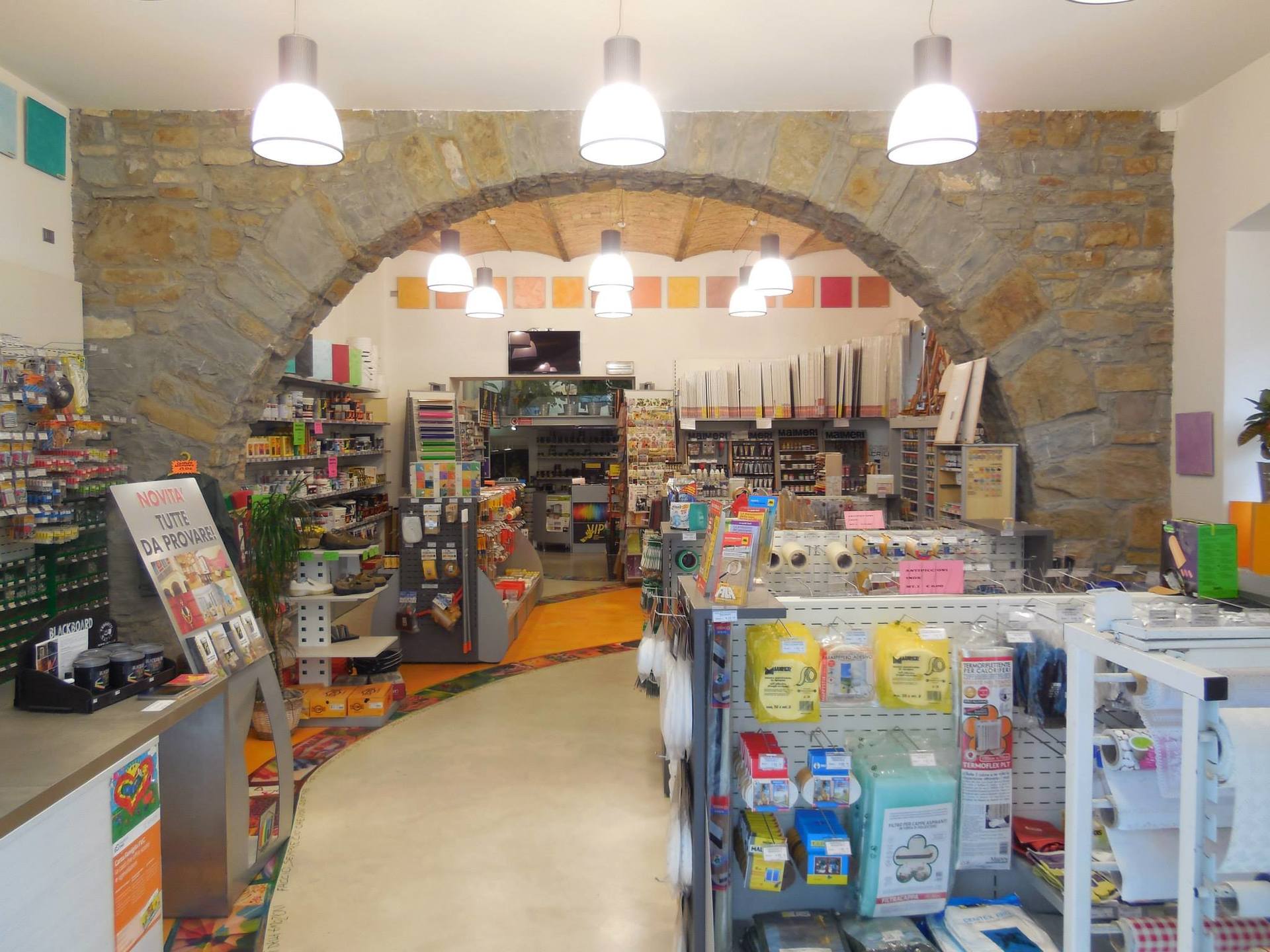 Negozio per la vendita di prodotti per il bricolage